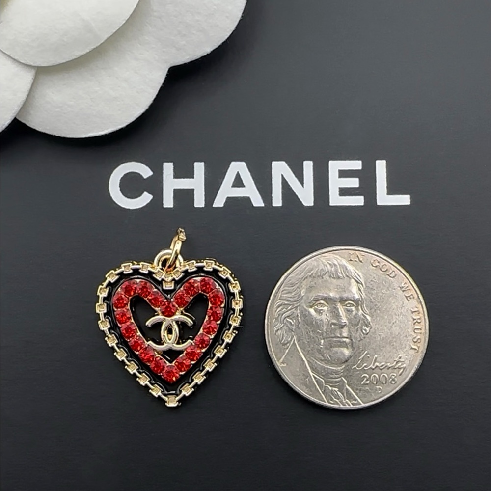 AUTHENTIC CHANEL HEART RED RHINESTONE CC GOLD TONE ZIPPER PULL PENDANT